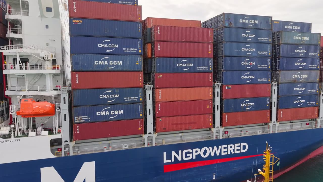 Porta-contêineres movido a GNL — Pecém